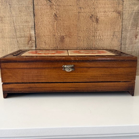 Vintage Handmade Wooden Jewelry Box with Retro Floral Tiles with Carved Details - Picture 5 of 13